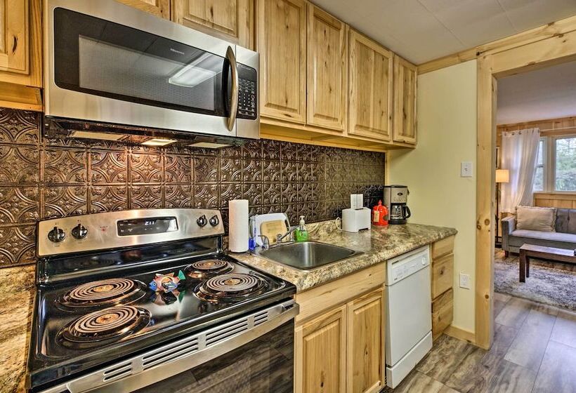 Albrightsville Retreat W/ Community Pool & Hot Tub