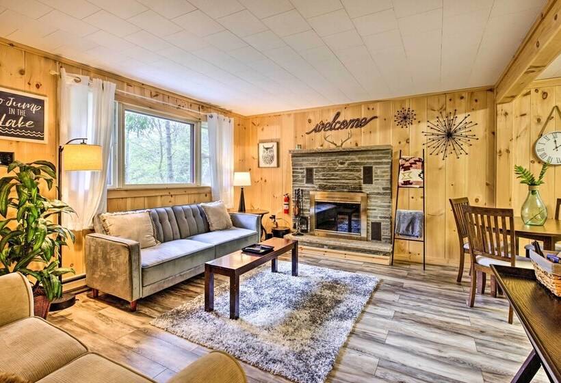 Albrightsville Retreat W/ Community Pool & Hot Tub