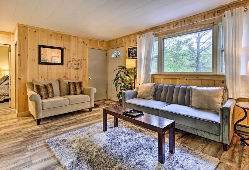 Albrightsville Retreat W/ Community Pool & Hot Tub