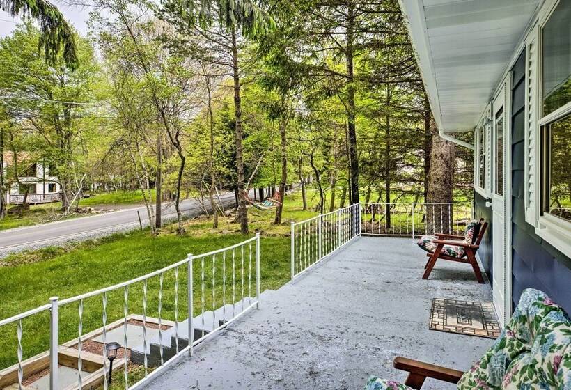 Albrightsville Retreat W/ Community Pool & Hot Tub