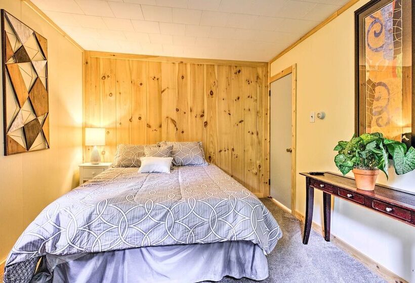 Albrightsville Retreat W/ Community Pool & Hot Tub