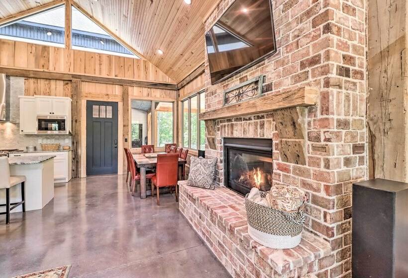 All Encompassing Lakehouse W/ Modern Accents!