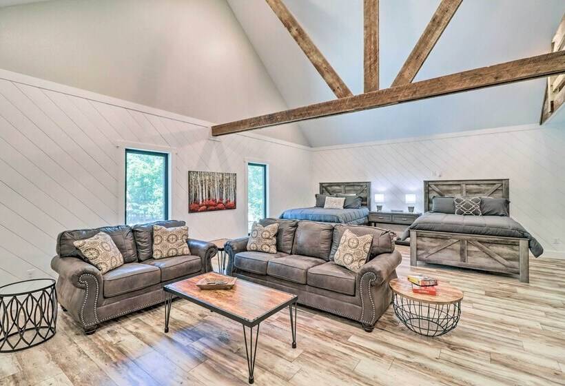 All Encompassing Lakehouse W/ Modern Accents!