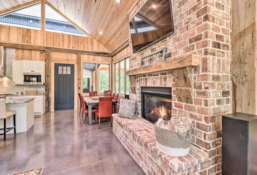 All Encompassing Lakehouse W/ Modern Accents!