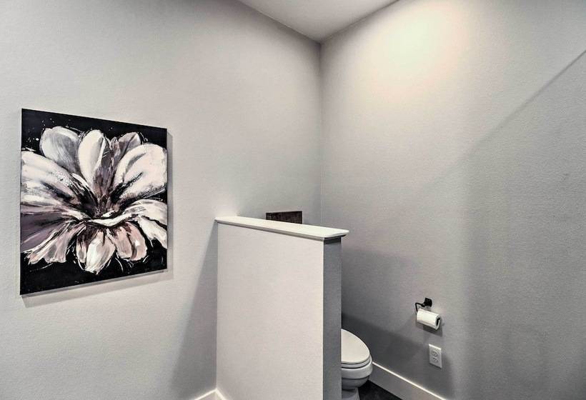 All Encompassing Lakehouse W/ Modern Accents!