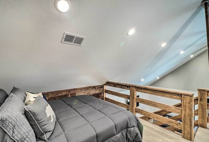 All Encompassing Lakehouse W/ Modern Accents!