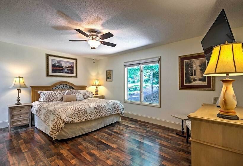 Arden Vacation Rental W/ Private Hot Tub & Grill!