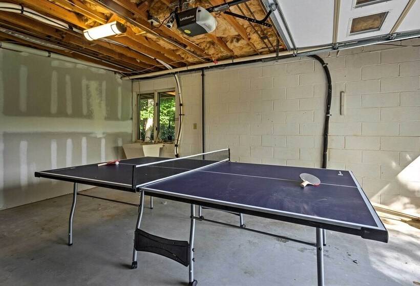 Arden Vacation Rental W/ Private Hot Tub & Grill!