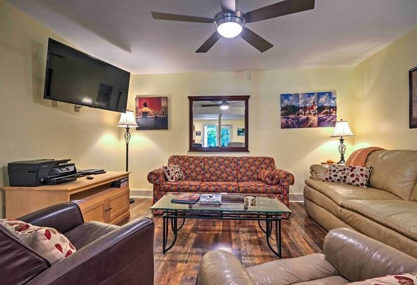 Arden Vacation Rental W/ Private Hot Tub & Grill!