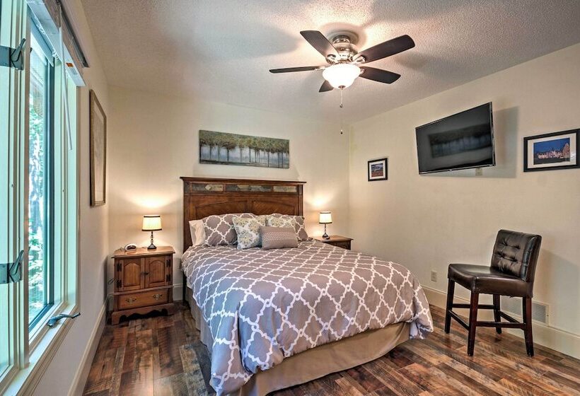 Arden Vacation Rental W/ Private Hot Tub & Grill!