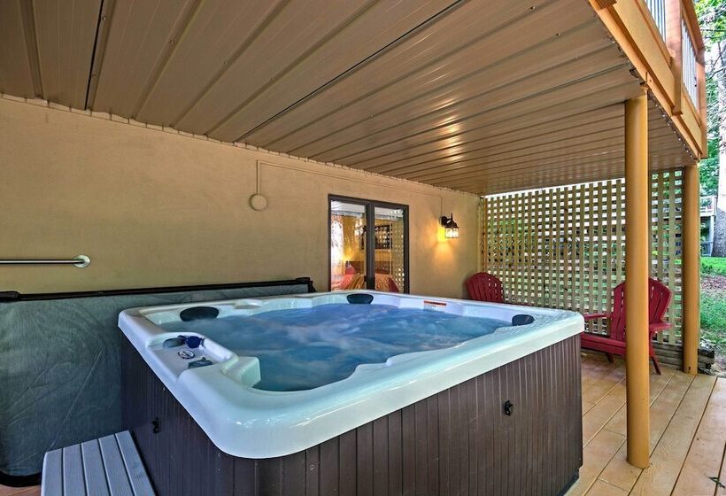 Arden Vacation Rental W/ Private Hot Tub & Grill!