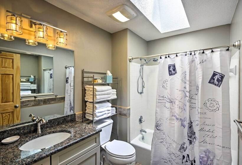 Arden Vacation Rental W/ Private Hot Tub & Grill!