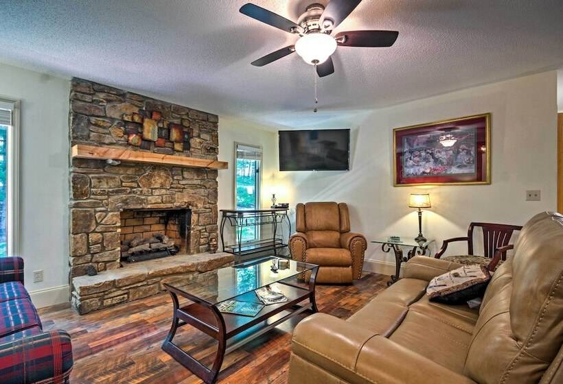 Arden Vacation Rental W/ Private Hot Tub & Grill!