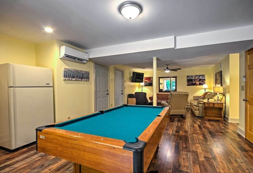 Arden Vacation Rental W/ Private Hot Tub & Grill!