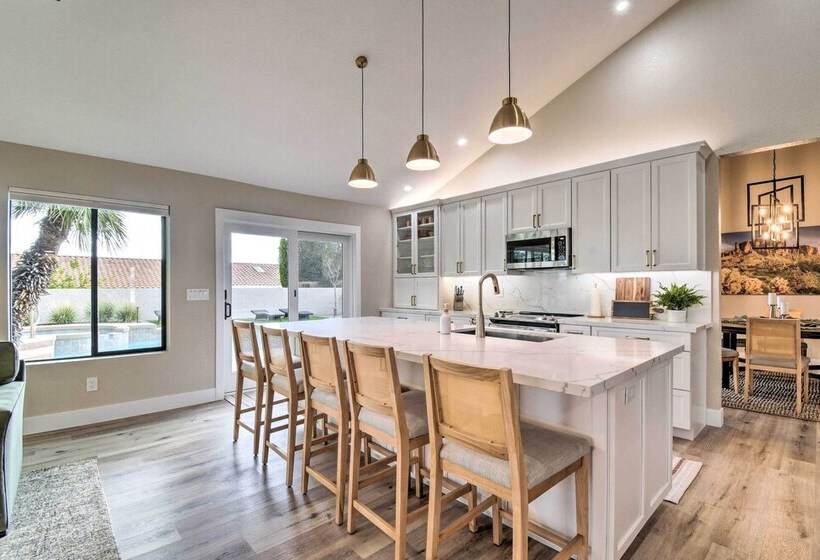 Arizona Family Retreat W/ Pool & Hot Tub!