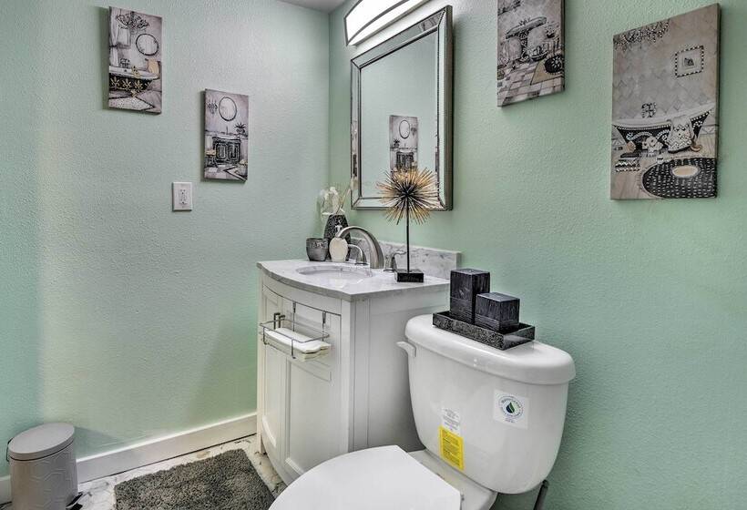 1 Mi To Uta: Arlington Elm Cottage W/ Fenced Yard