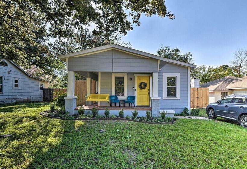 1 Mi To Uta: Arlington Elm Cottage W/ Fenced Yard