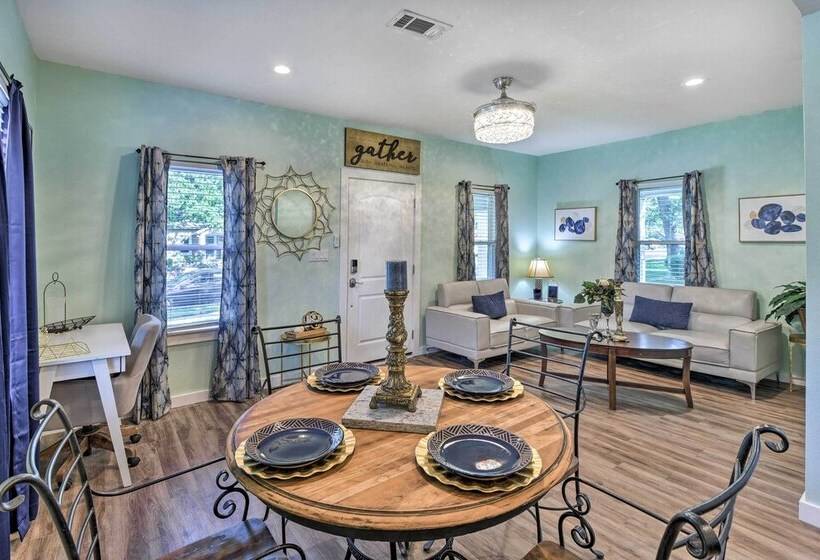 1 Mi To Uta: Arlington Elm Cottage W/ Fenced Yard