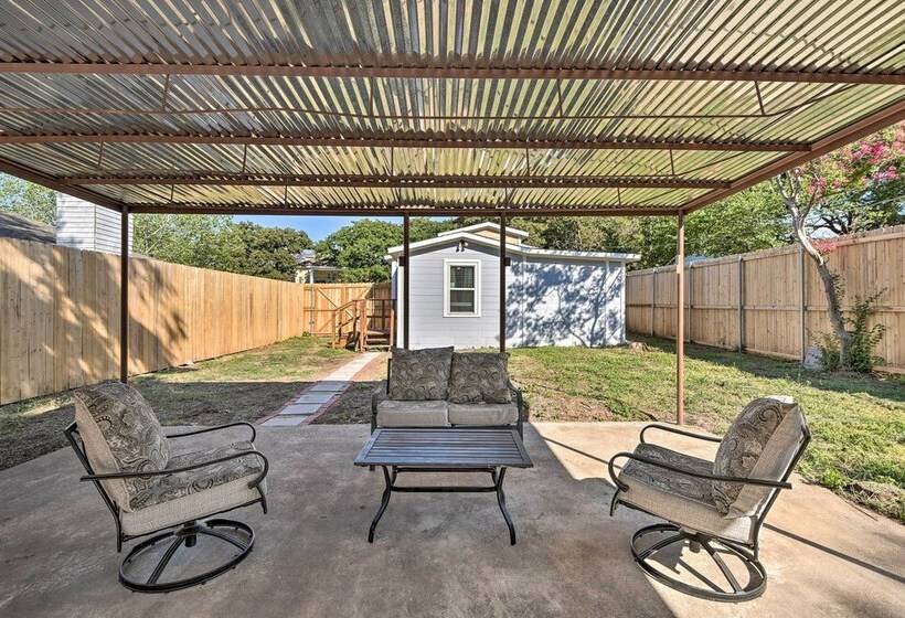 1 Mi To Uta: Arlington Elm Cottage W/ Fenced Yard