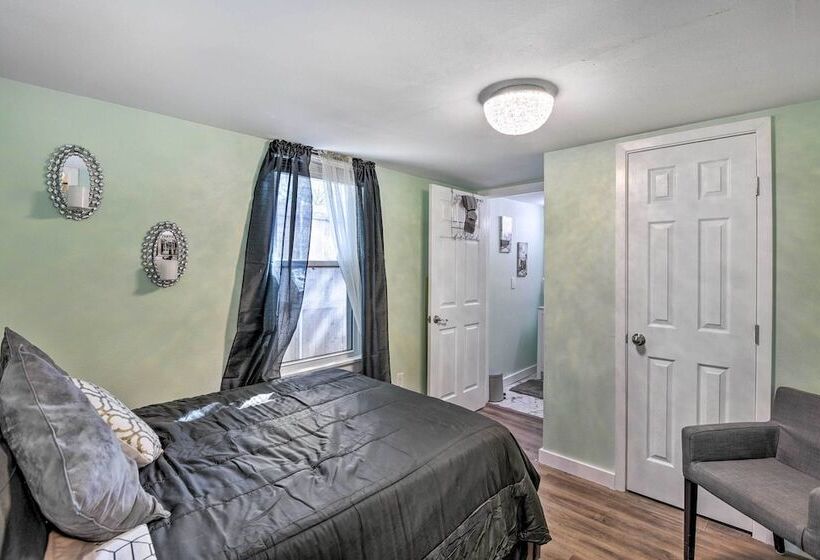 1 Mi To Uta: Arlington Elm Cottage W/ Fenced Yard