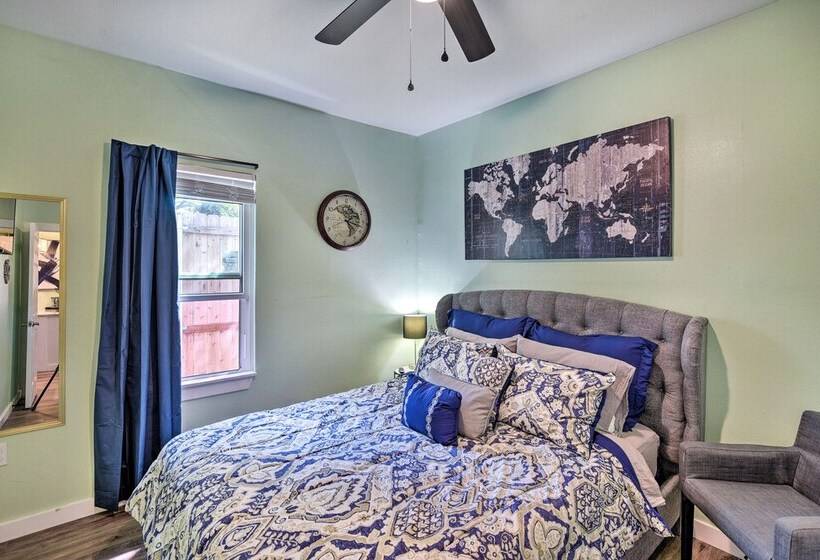 1 Mi To Uta: Arlington Elm Cottage W/ Fenced Yard