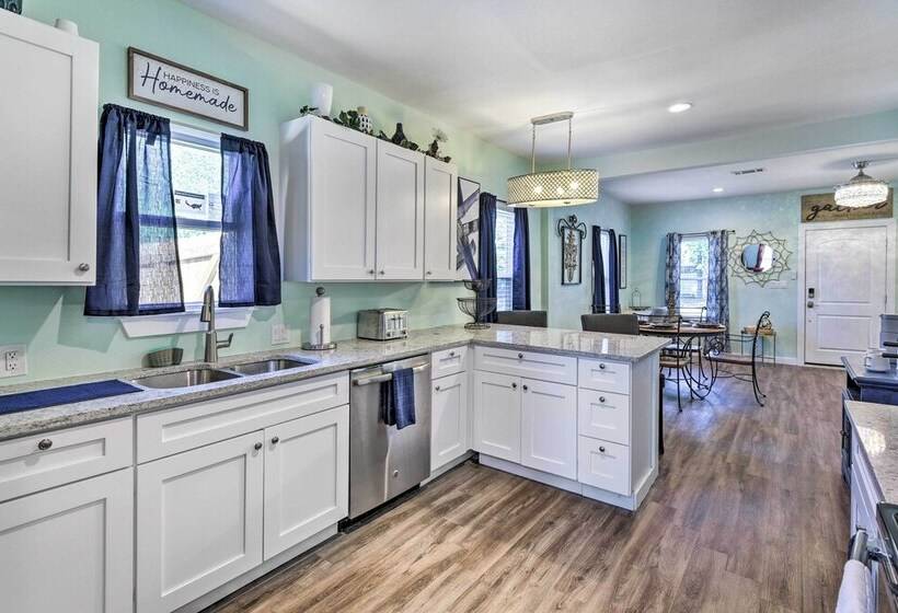 1 Mi To Uta: Arlington Elm Cottage W/ Fenced Yard