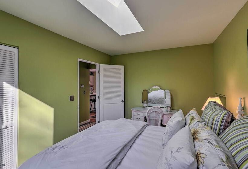 Carriage House Near Downtown & The Parkway