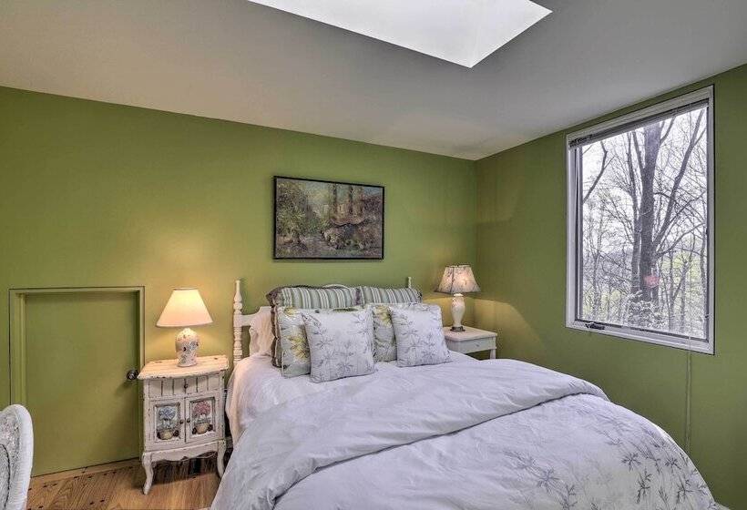 Carriage House Near Downtown & The Parkway