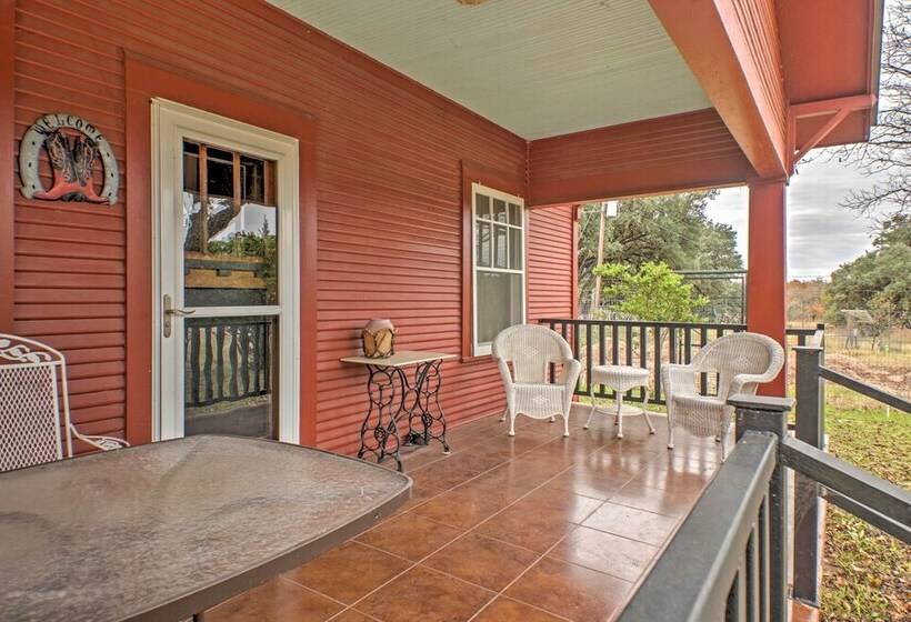 August Schmidt  Fredericksburg Cottage W/ Hot Tub