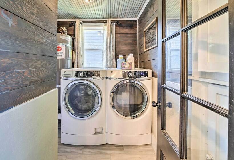 Beautiful Historic Home, Walk To Mineral Lake