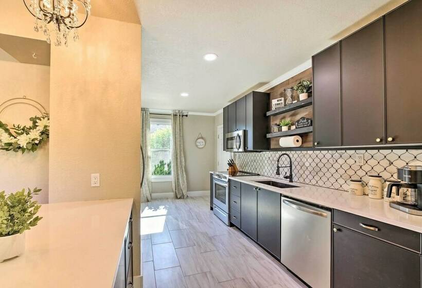 Beautiful Historic Home, Walk To Mineral Lake