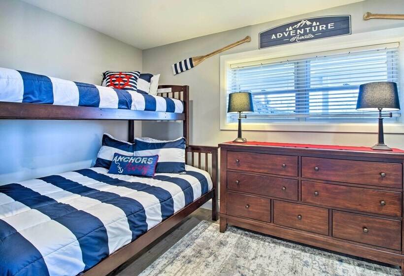 Beautiful Lakeview Home: Near Bull Shoals Lake!