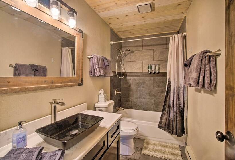 Beautiful Mccall Cabin: Perfect For Families!