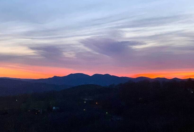 Beech Mountain Cabin W/ Million Dollar Views!