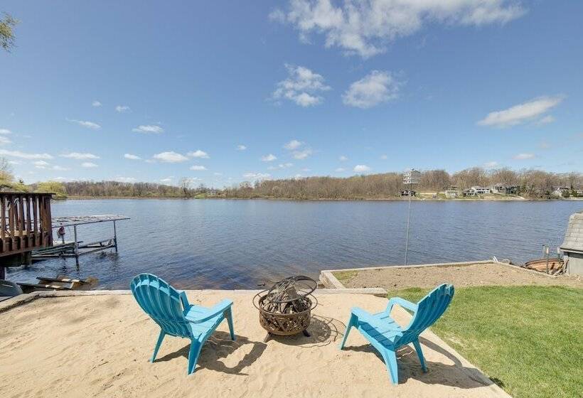 Big Pine Island Lake Cottage W/ Boat Dock & Kayaks