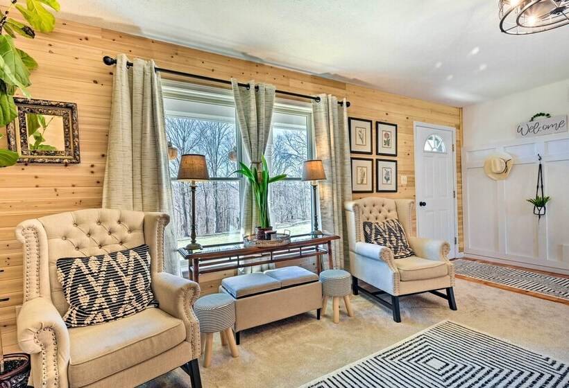Berkeley Springs Vacation Home W/ Fire Pit!