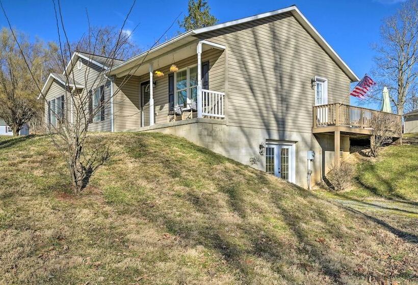 Berkeley Springs Vacation Home W/ Fire Pit!