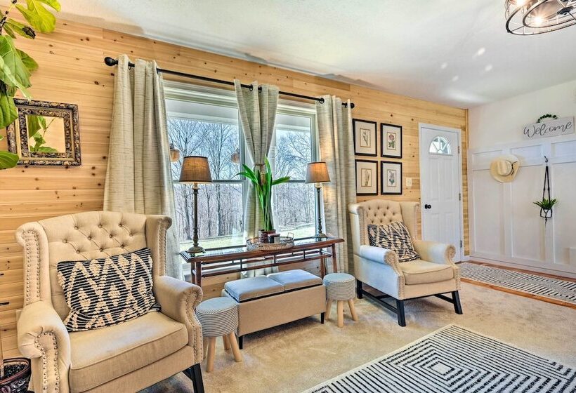 Berkeley Springs Vacation Home W/ Fire Pit!