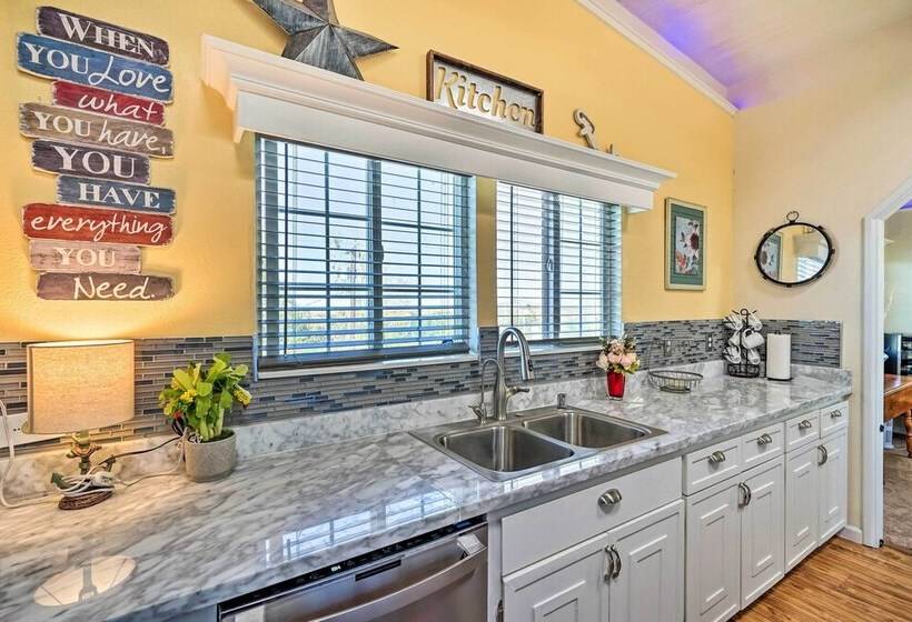 Bethel Island Retreat W/ Private Boat Slip!