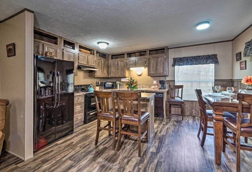 Boating Mecca: Near Dale Hollow Lake & Golf!