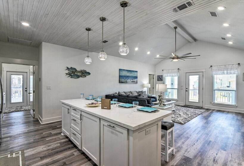 Steps To Coast: Bolivar Peninsula Beach House!