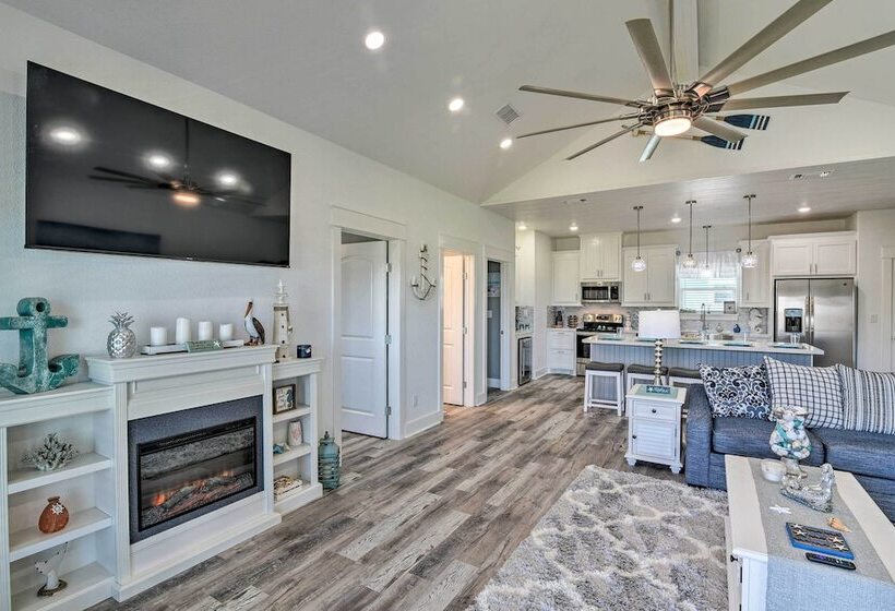 Steps To Coast: Bolivar Peninsula Beach House!