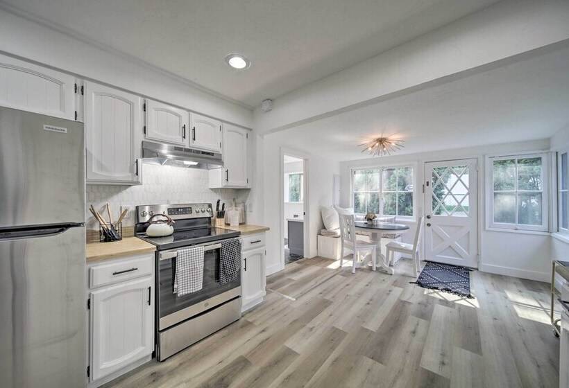 Bright & Airy Liberty Lake Abode W/ Backyard!