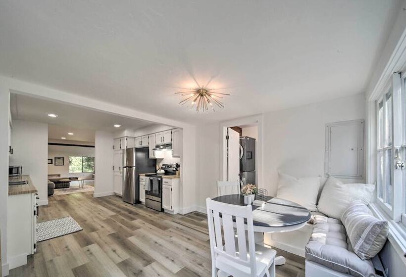 Bright & Airy Liberty Lake Abode W/ Backyard!