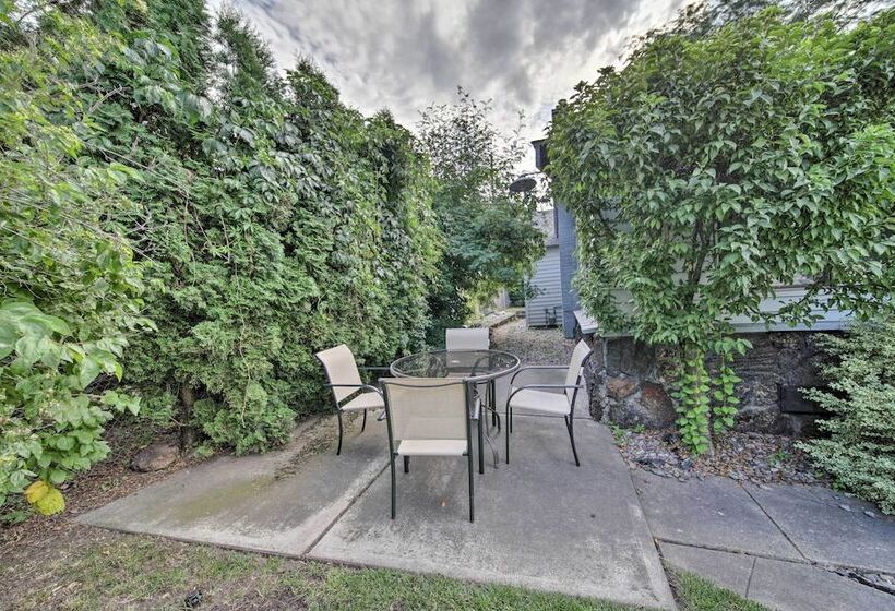 Bright & Airy Liberty Lake Abode W/ Backyard!