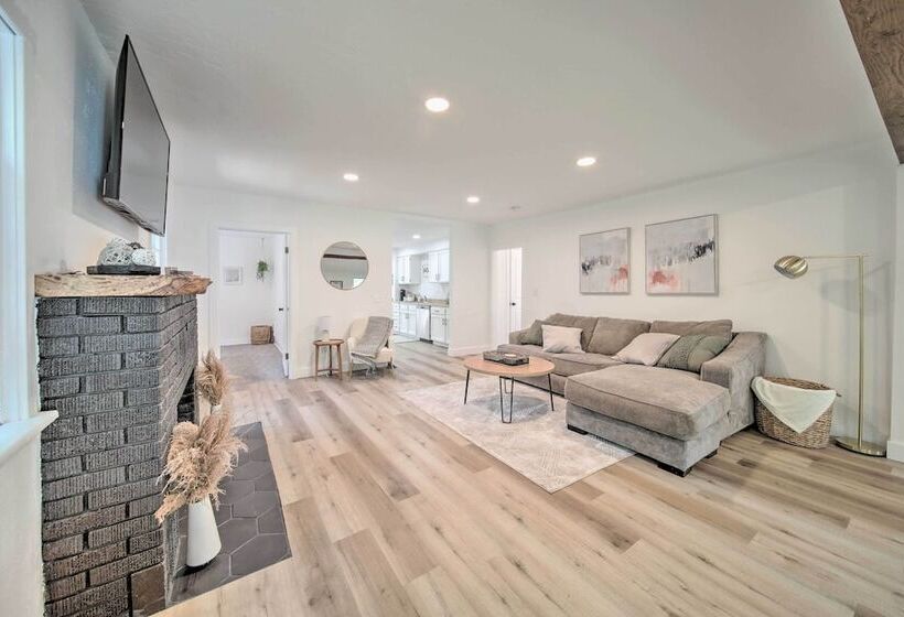 Bright & Airy Liberty Lake Abode W/ Backyard!