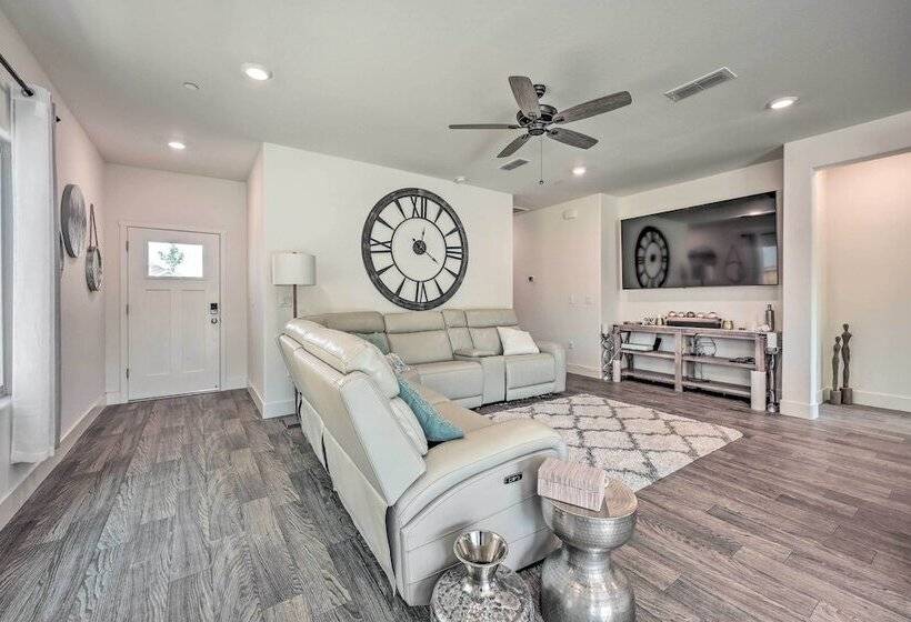 Charming Bakersfield Home W/ Yard & Patio!