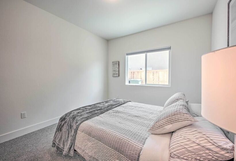 Charming Bakersfield Home W/ Yard & Patio!