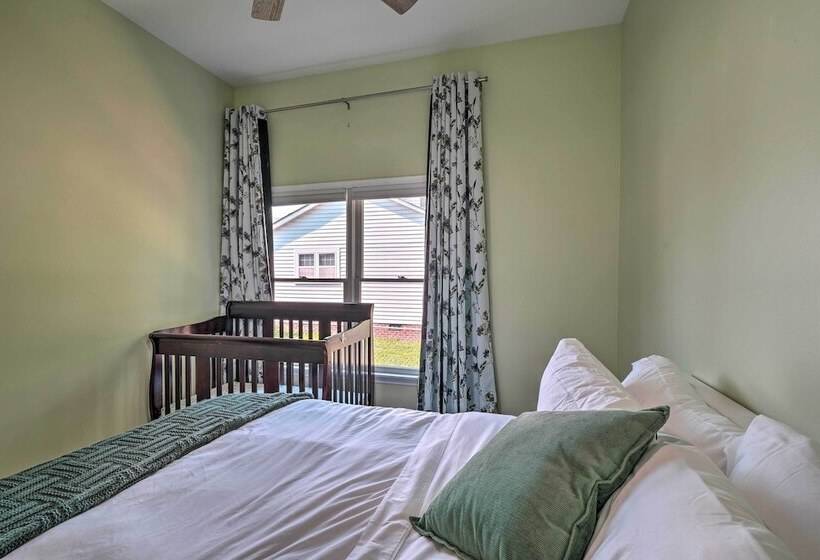 Bright Durham Home W/ Fully Furnished Deck!