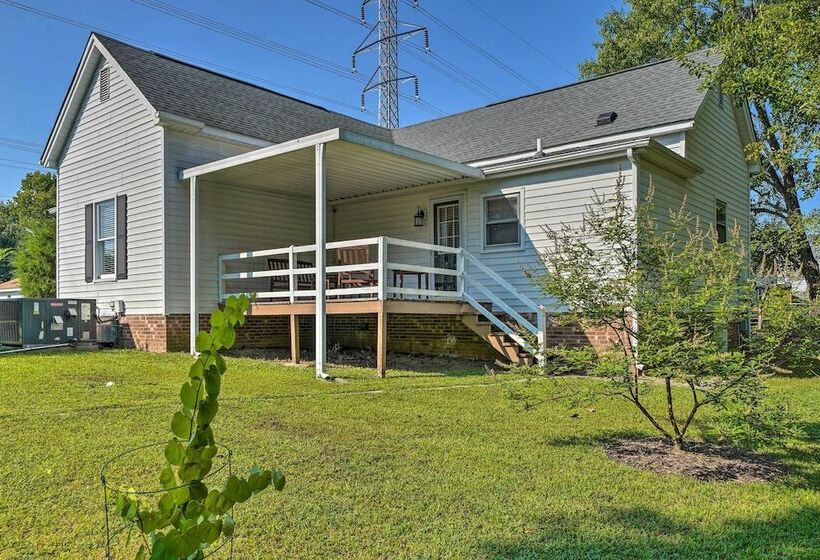 Bright Durham Home W/ Fully Furnished Deck!